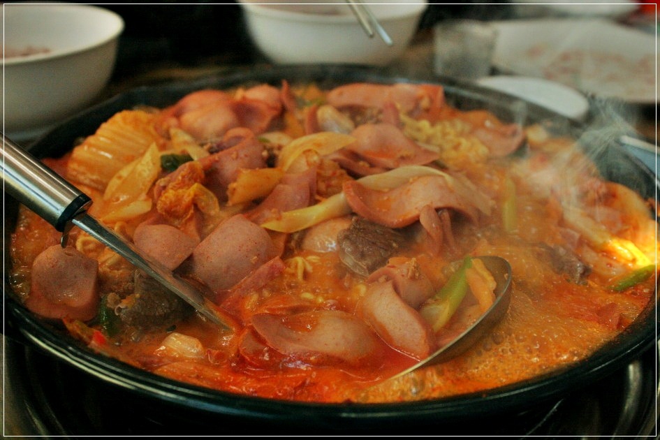 경기도 평택 가볼만한곳 - 숯고개 부대찌개 | 여행이야기 | 추천여행 | 경기관광플랫폼