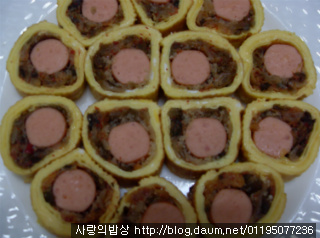 맛있게 돌~돌 마는 국민안주! 김치*소* 날말이