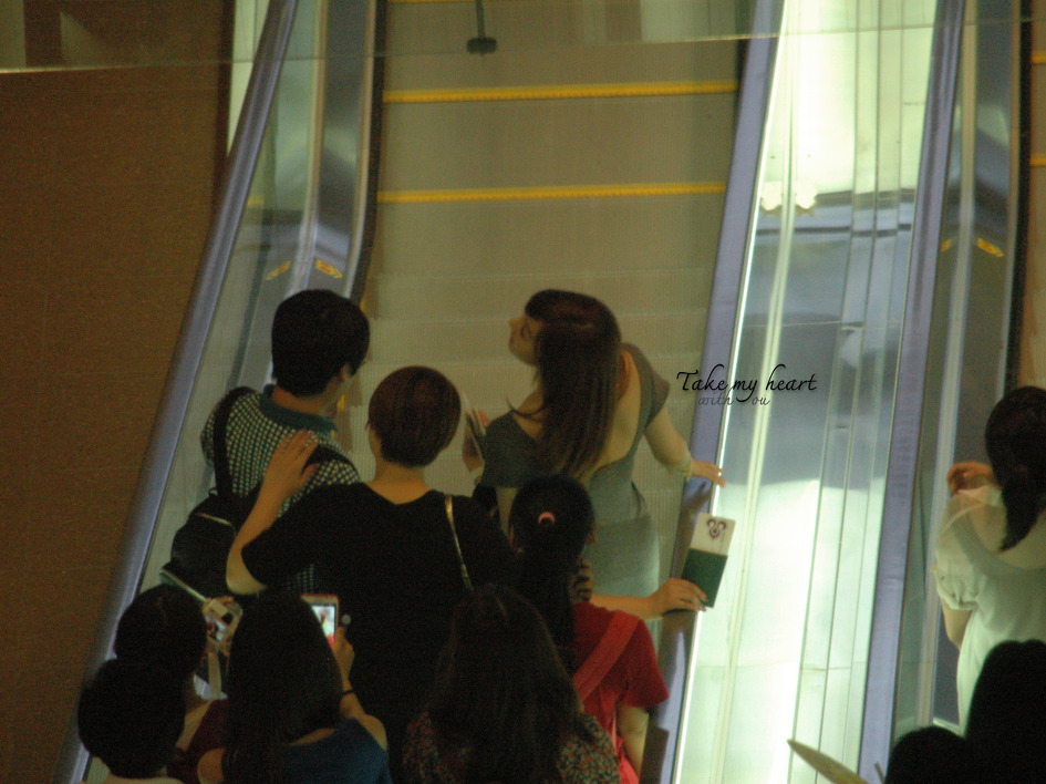 [PIC][29-07-2012]YoonA xuất phát đi Úc và Tiffany đi Thái vào tối nay 1360964B50154BF925B0C2