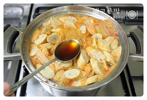 간단하게 끓이는...김치어묵 떡국.