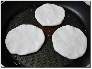 고향의 맛~ 구운 떡으로 만든 굴떡국