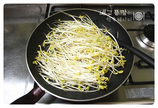 굴소스 햄 콩나물볶음