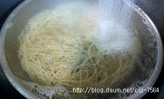 아, 맛 있다!" 쫄깃쫄깃 별미국수