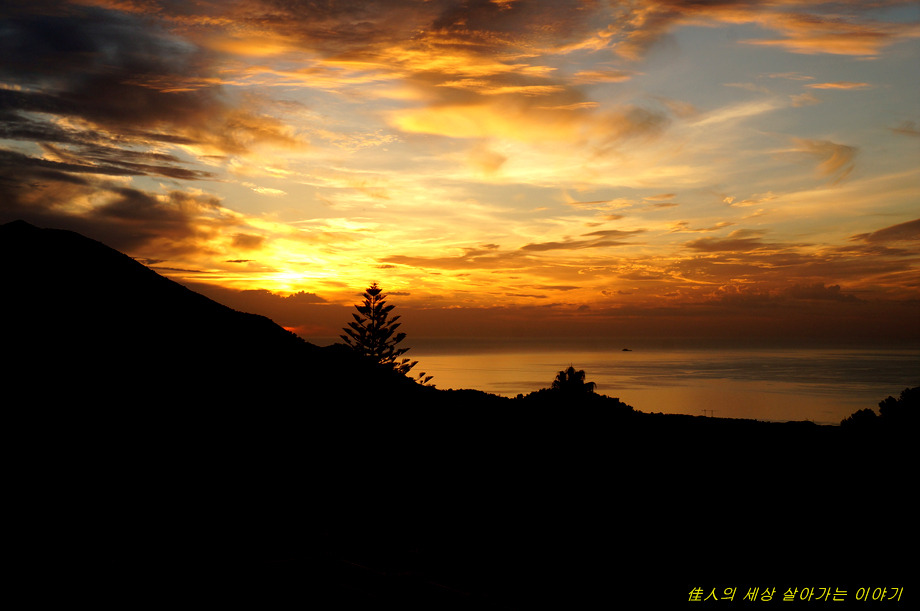 미하스의 밤, 아침 그리고 낮은 다른 풍경입니다.