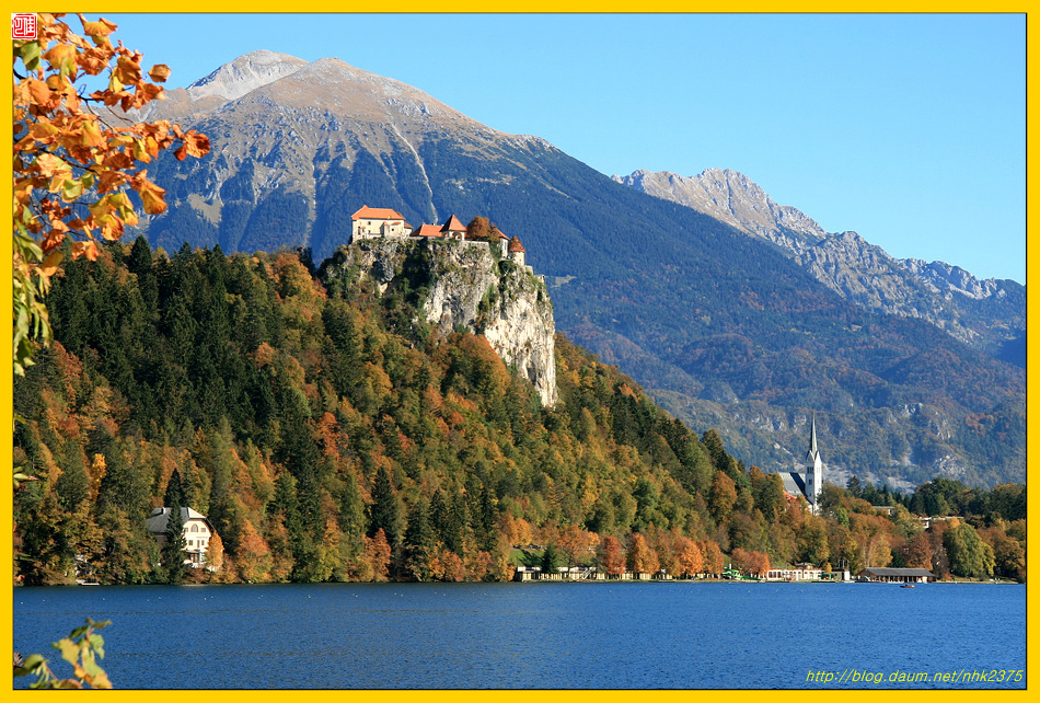 블레드 호숫가의 파노라마 식당에서의 식사.