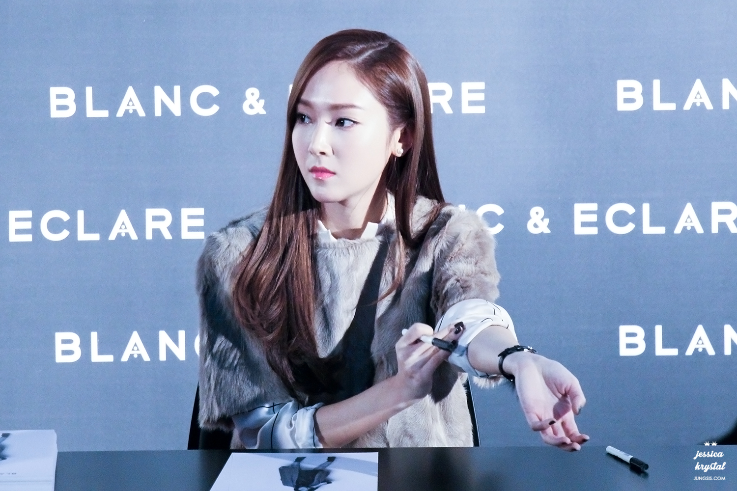 [PIC][22-12-2014]Jessica tham dự buổi fansign cho "BLANC&ECLARE" chi nhánh Seoul, Hàn Quốc vào chiều nay - Page 2 25013B43564B40CF1363CC