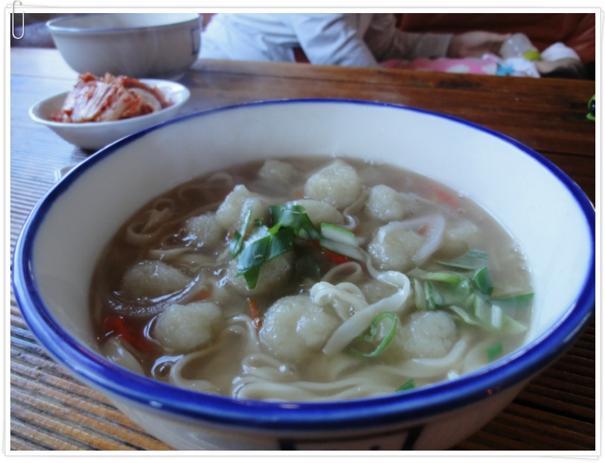[강릉맛집 경포맛집 경포호근처맛집] 마약 옹심이칼국수 - 우리 민찬이 첫 여행길에 들른 [카페 고등어] 