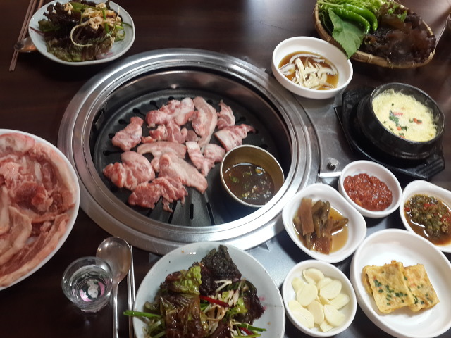 꿀꿀이뒷고기 이미지