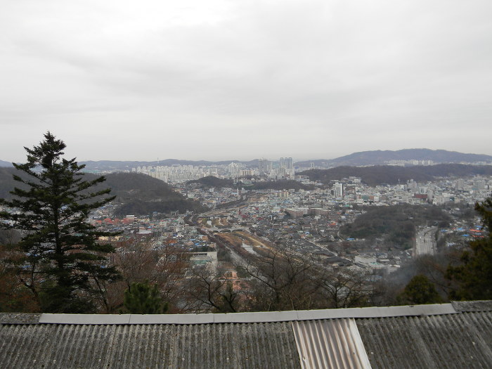 전주시내를 굽어보는 동고산 동고사