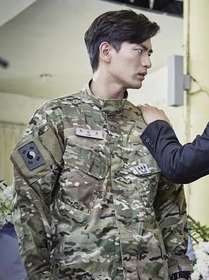 여심 스치는 영화/드라마 속 제복입은 남자들♡