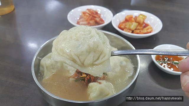 신논현역 맛집.수요미식회 만두국 대가. 가성비좋은 만두국.