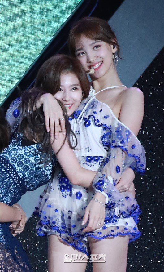 트와이스-사나,나연