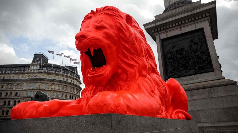 영국 런던 트라팔가 광장 넬슨 제독 기념비 사자 동상 - Nelson's Column Lions Trafalgar Square London UK 