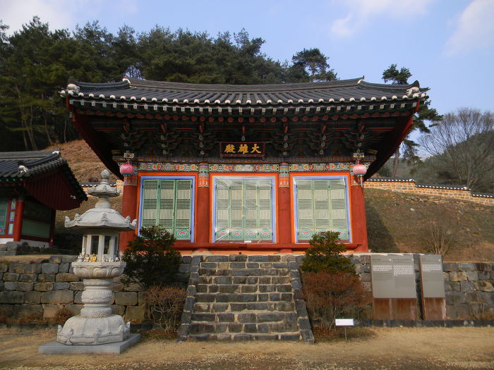 금산 보석사의 보석들 (보석사 대웅전, 목조석가여래삼존좌상, 은행나무)