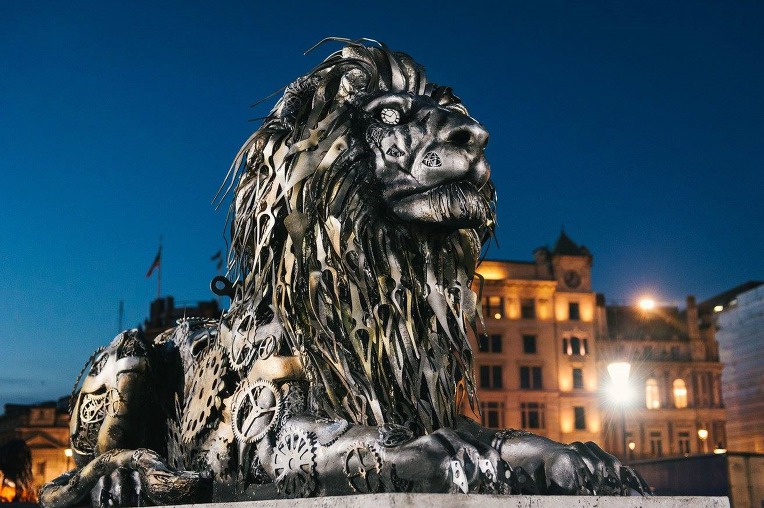 영국 런던 트라팔가 광장 넬슨 제독 기념비 사자 동상 - Nelson's Column Lions Trafalgar Square London UK 