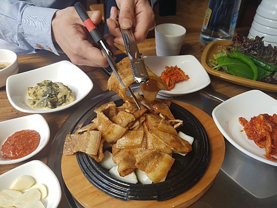 맛있는 점심식사로 기분 좋은 시간
