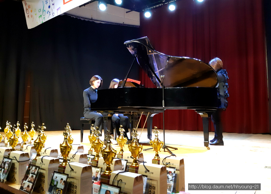 대전 중구 문화원에서 손녀 "피아노 연주회"를 관람하였다.