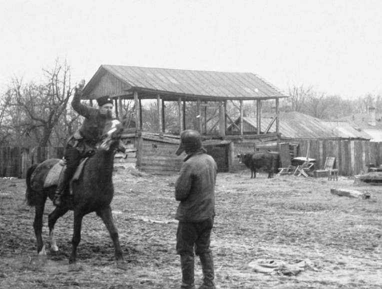 코사크 기병의 소련 빨치산 처형 - Russian Cossacks cavalry Wehrmacht police man execution of soviet partisan