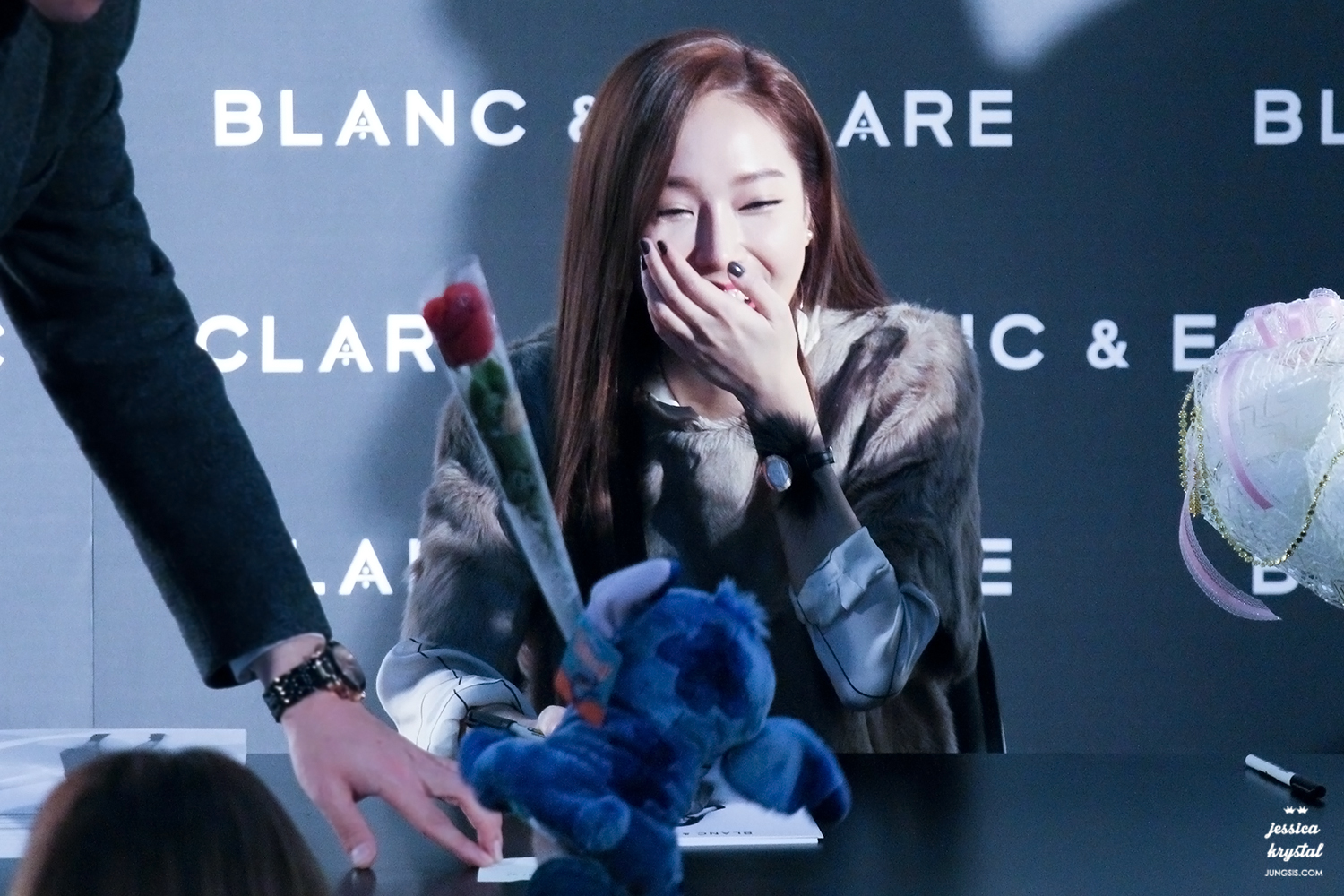 [PIC][22-12-2014]Jessica tham dự buổi fansign cho "BLANC&ECLARE" chi nhánh Seoul, Hàn Quốc vào chiều nay - Page 2 2170FA43564B40E523503A